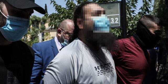 Επίθεση με βιτριόλι: Η κατηγορία για τον ιερέα “αναβαθμίζεται” σε απόπειρα ανθρωποκτονίας