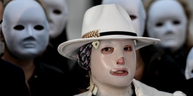 Ιωάννα Παλιοσπύρου: Ξέσπασε με το fake προφίλ της Έφης Κακαράντζουλα – “Γύρνα στο σκοτάδι σου”