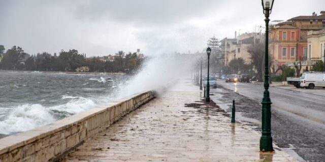 Κακοκαιρία Αθηνά: Προβλήματα σε Κέρκυρα και Κεντρική Μακεδονία
