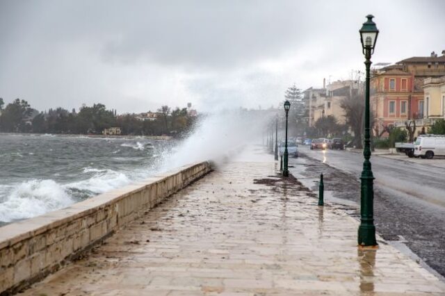 Κακοκαιρία Αθηνά: Προβλήματα σε Κέρκυρα και Κεντρική Μακεδονία