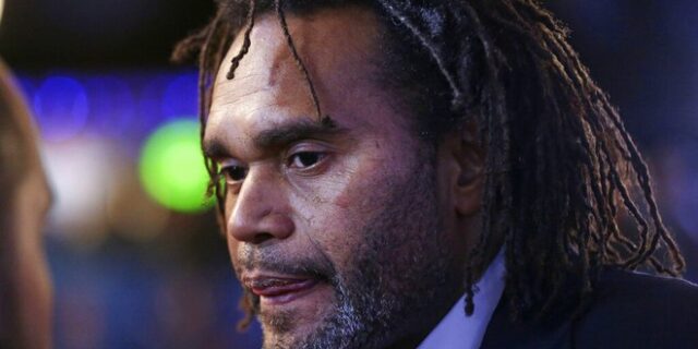 Καρεμπέ: “Είχαν τον προπάππου μου σε κλουβί – Τον έβαζαν να κρατά δόρατα και να χορεύει”