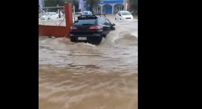 Κακοκαιρία “Μπάλλος”: Η στιγμή που αυτοκίνητο παρασύρεται από νερά στην Κέρκυρα