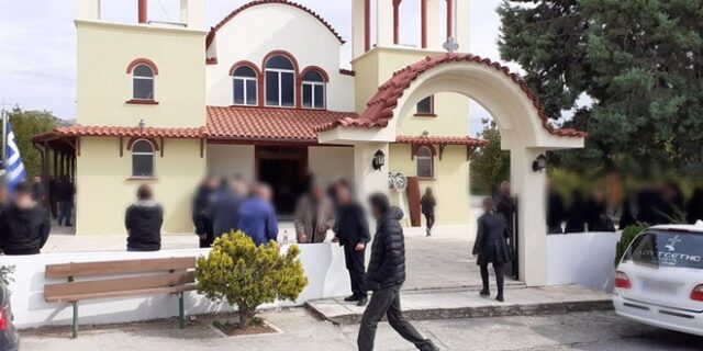 Γυναικοκτονία στην Ιεράπετρα: Σε κλίμα οδύνης η κηδεία της 48χρονης Νεκταρίας