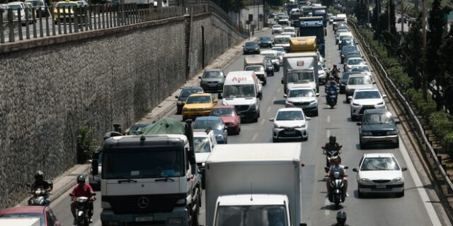 Κίνηση στους δρόμους: “Κόλαση” στον Κηφισό μετά από τροχαίο – Άνοιξε η άνοδος