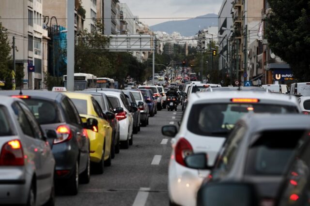 Κίνηση στους δρόμους: “Κόλαση” στον Κηφισό, “πηγμένο” το κέντρο της Αθήνας – LIVE Χάρτης