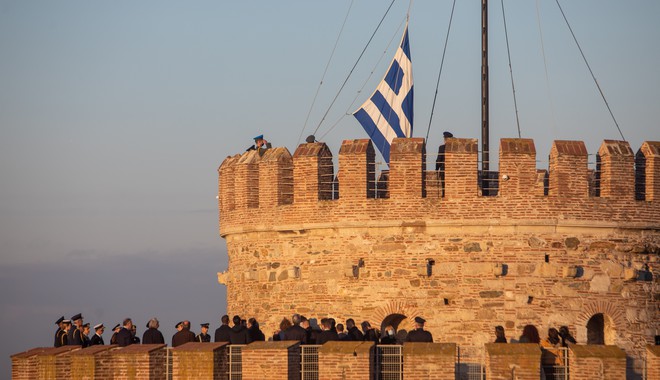 Σακελλαροπούλου: Στην τελετή έπαρσης της σημαίας στον Λευκό Πύργο