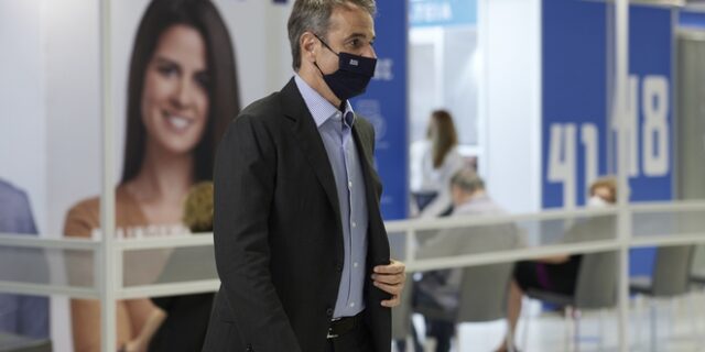 Μητσοτάκης: Έκανε την 3η δόση του εμβολίου και καλεί όλους να εμβολιαστούν