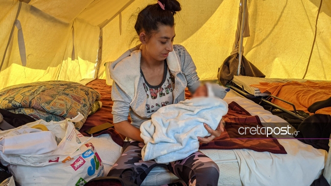 Σεισμός στην Κρήτη: Βρέφος μόλις 10 ημερών μένει σε σκηνή