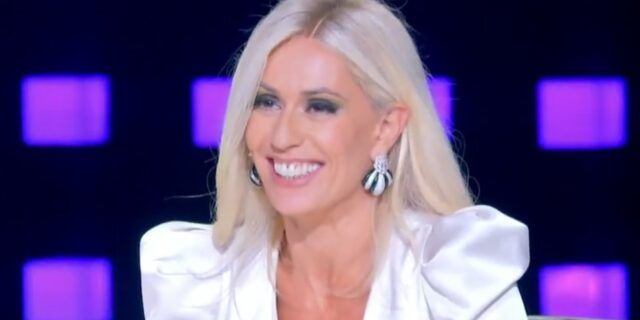 J2US: Χαμός με το μηδέν που έδωσε η Μαρία Μπακοδήμου στη Μάρα Μεϊμαρίδη- “Τα μαγιολίκια μάς πάνε πίσω”