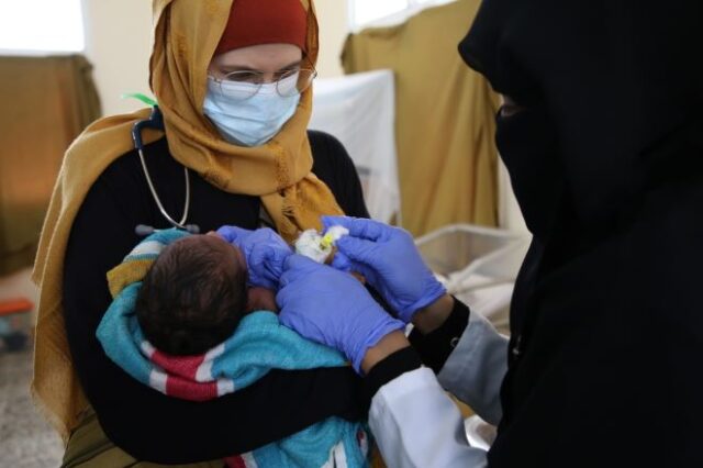Στην Υεμένη της φρίκης: Το μωρό – σύμβολο της ελπίδας