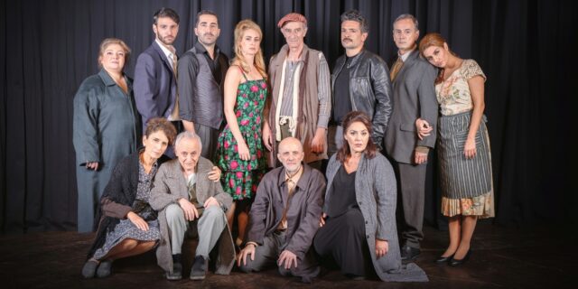 Ο Σωτήρης Χατζάκης στήνει τη “Συνοικία το όνειρο” στο Γυάλινο Μουσικό Θέατρο