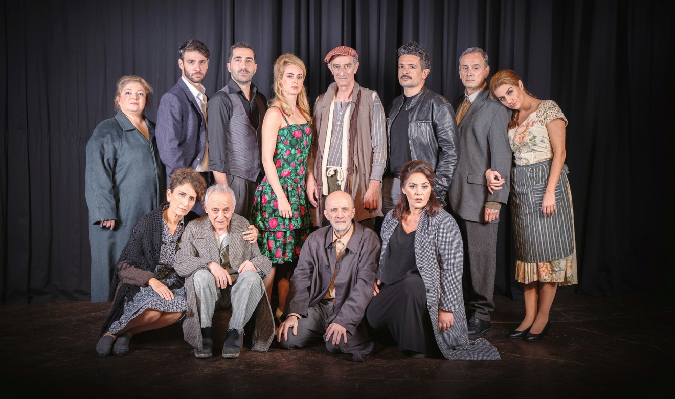Ο Σωτήρης Χατζάκης στήνει τη “Συνοικία το όνειρο” στο Γυάλινο Μουσικό Θέατρο