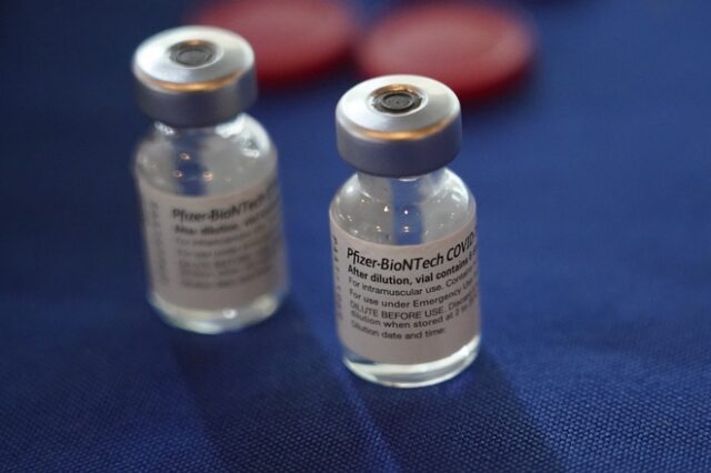 Εμβόλιο Pfizer: Σχεδόν στο μισό η αποτελεσματικότητα μετά από 5 μήνες