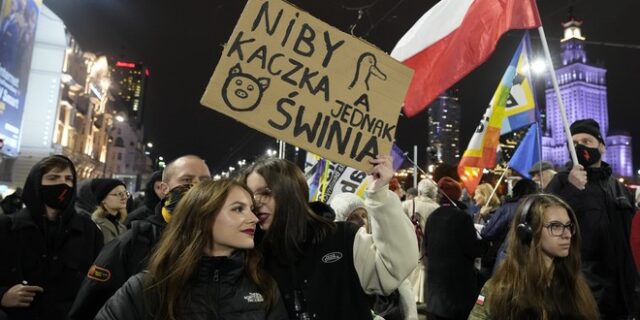 Πολωνία: Νέες διαδηλώσεις υπέρ του δικαιώματος των γυναικών στην άμβλωση