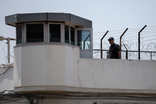 Φυλακές Κορίνθου: Σύλληψη σωφρονιστικών για συνδρομή στην απόδραση βαρυποινίτη