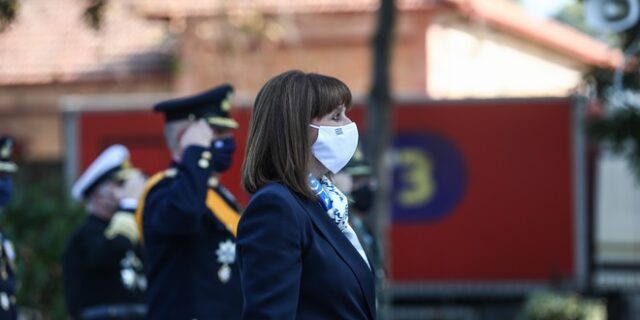 28η Οκτωβρίου: Κατάθεση στεφάνου από την Κατερίνα Σακελλαροπούλου στο Ηρώο του Γ’ Σώματος Στρατού