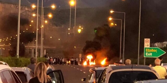Οργή και οδοφράγματα από Ρομά για το θάνατο του νεαρού στο Πέραμα