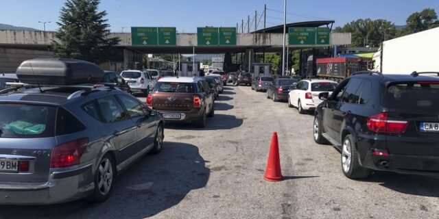 Η πανδημία των οδικών αφίξεων: Ποιες χώρες τράβηξαν χειρόφρενο προς την Ελλάδα