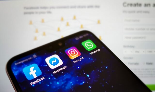 Επαναλειτουργούν Facebook, Instagram και WhatsApp: Τι προκάλεσε το μεγάλο μπλακάουτ