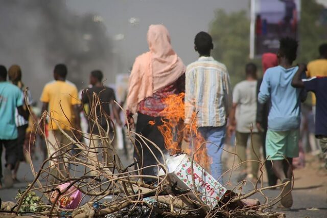 Σουδάν: Συνεχίζονται οι διαδηλώσεις – Κίνημα πολιτικής ανυπακοής κατά του πραξικοπήματος
