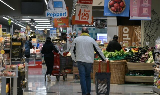 Λιανεμπόριο: Αίρονται οι περιορισμοί στην είσοδο των καταναλωτών