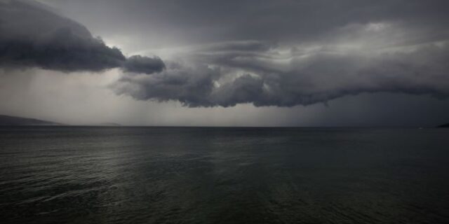 Κοιμάται η Εκκλησία; Χρέωσαν στον… Θεό τις πλημμύρες