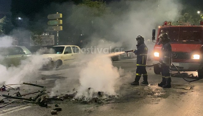Θεσσαλονίκη: Επεισόδια στο ΑΠΘ – Μολότοφ, δακρυγόνα και καμένα αυτοκίνητα