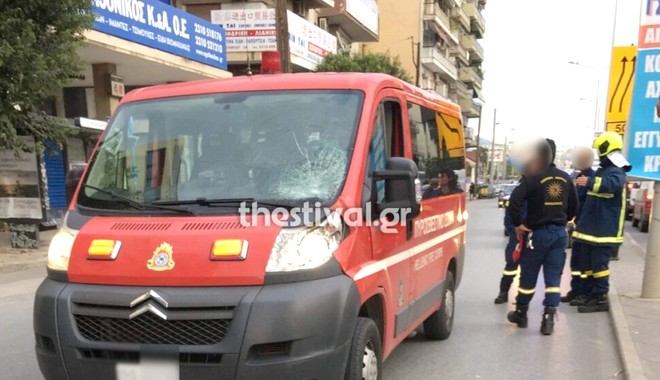 Τροχαίο στη Θεσσαλονίκη: Όχημα της πυροσβεστικής παρέσυρε πεζό