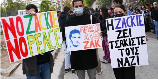 Ζακ Κωστόπουλος: Ξεκίνησε η δίκη, παρόντες 5 κατηγορούμενοι – Πλήθος κόσμου στο δικαστήριο