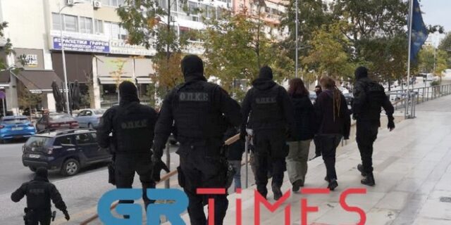 Θεσσαλονίκη: Στον εισαγγελέα τέσσερις συλληφθέντες από τα επεισόδια για τον θάνατο του 20χρονου στο Πέραμα