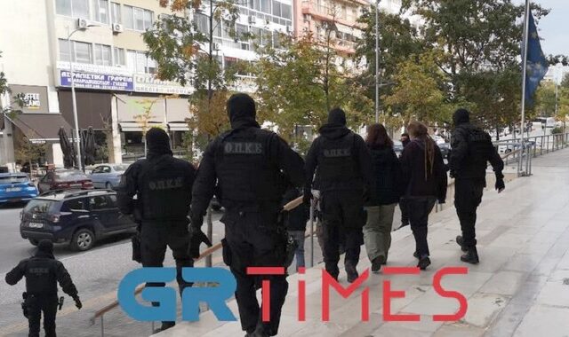 Θεσσαλονίκη: Στον εισαγγελέα τέσσερις συλληφθέντες από τα επεισόδια για τον θάνατο του 20χρονου στο Πέραμα