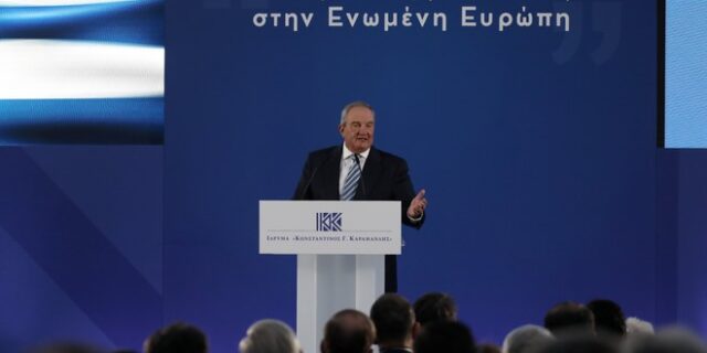 Μήνυμα Καραμανλή για εθνική ενότητα, κοινωνική δικαιοσύνη και τον “ταραξία” Τουρκία