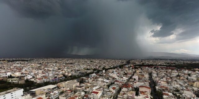 Καιρός: Ισχυρές βροχές και καταιγίδες στη δυτική Ελλάδα και βαθμιαία στα βόρεια