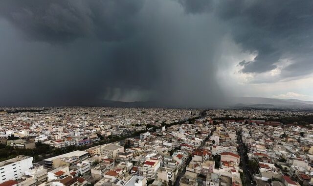 Καιρός: Ισχυρές βροχές και καταιγίδες στη δυτική Ελλάδα και βαθμιαία στα βόρεια