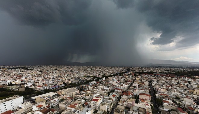Καιρός: Ισχυρές βροχές και καταιγίδες στη δυτική Ελλάδα και βαθμιαία στα βόρεια