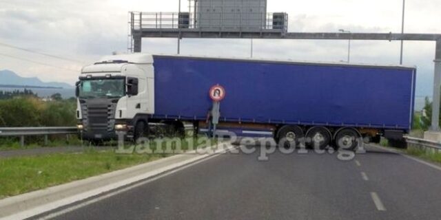 Λαμία: Οδηγός νταλίκας επιχείρησε χολιγουντιανή αναστροφή, αλλά απέτυχε