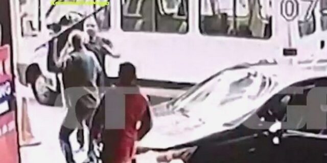 Σοκαριστικό βίντεο: Ξυλοκόπησαν αστυνομικό στα Πατήσια εν ώρα υπηρεσίας