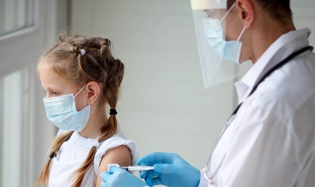 FDA για εμβόλιο Pfizer: Τα οφέλη της χορήγησης σε παιδιά υπερτερούν των κινδύνων