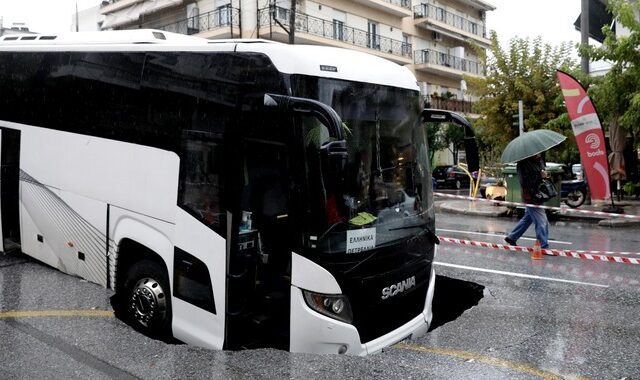 Θεσσαλονίκη: Μέχρι και δύο μήνες για να κλείσει η τρύπα που “κατάπιε” το λεωφορείο – Την προκάλεσε αγωγός του 1999