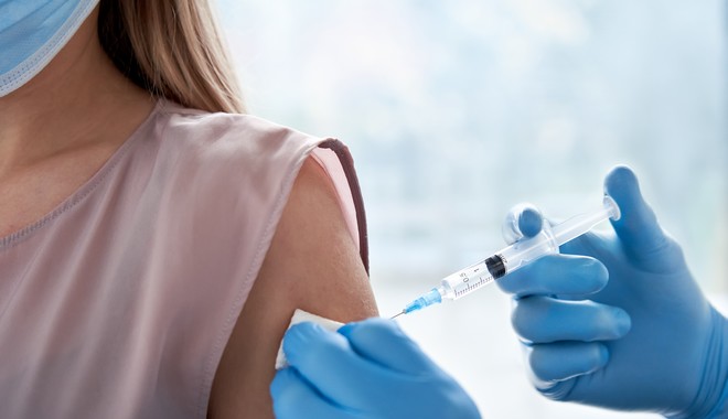 Κορονοϊός: Όσοι έχουν ιστορικό σοβαρής αλλεργίας μπορούν με ασφάλεια να εμβολιαστούν