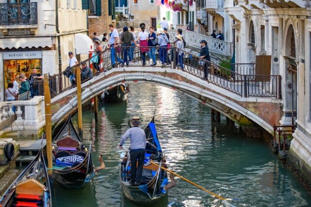 Κορονοϊός – Βενετία: Θετικοί 23 Έλληνες τουρίστες – Μπήκαν σε καραντίνα