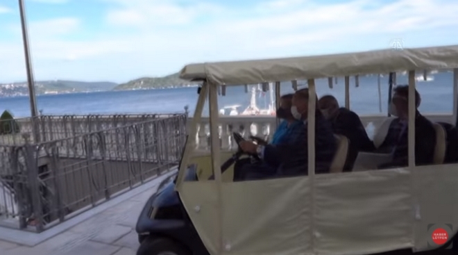 Βίντεο: Ο Ερντογάν πήγε βόλτα την Μέρκελ με αυτοκινητάκι του γκολφ