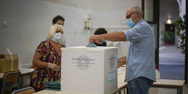 Ιταλία: Άνοιξαν οι κάλπες για τις δημοτικές εκλογές
