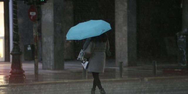 Κακοκαιρία Αθηνά: Φέρνει βροχές, καταιγίδες και ισχυρούς ανέμους