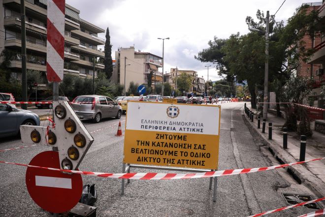 Διακοπή της κυκλοφορίας στην Λ. Αθηνών λόγω καθίζησης του οδοστρώματος