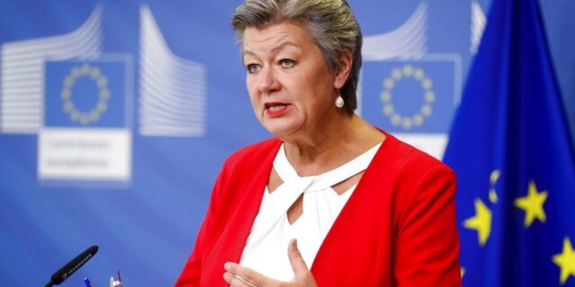 Επίτροπος Γιόχανσον: Οι χώρες της ΕΕ έχουν δικαίωμα να κατασκευάζουν φράχτες στα σύνορά τους