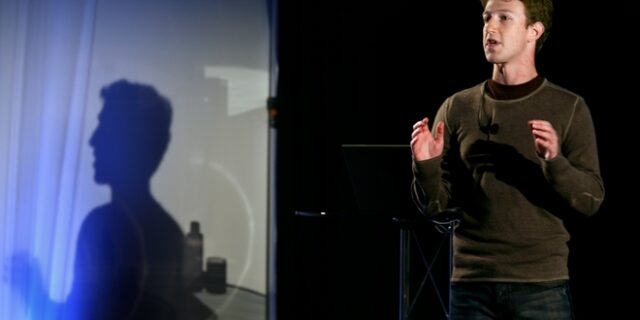 Facebook: Οικονομικές απώλειες μαμούθ από το μπλακάουτ – Η κατρακύλα του Ζούκερμπεργκ