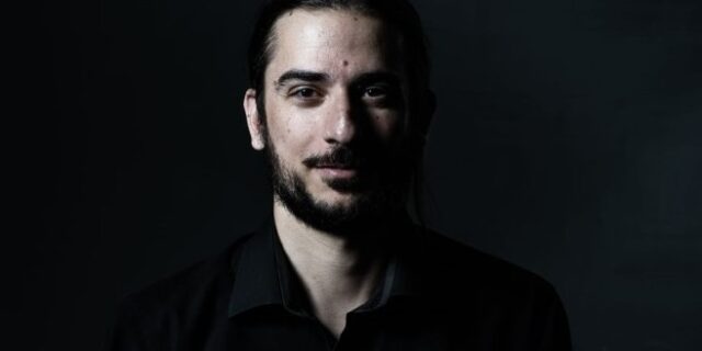 Νικορέστης Χανιωτάκης: “Θέλουμε αστεράκια πολλά στο θέατρο. Και αυτό είναι ταφόπλακα”