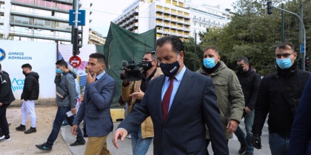 Άδωνις Γεωργιάδης: Αποδοκιμάστηκε από απεργούς της εστίασης στο Σύνταγμα