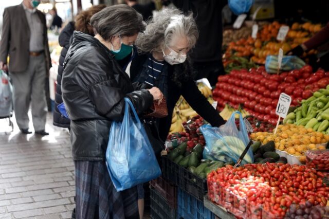 Ακρίβεια: Η κυβερνητική “συνταγή συστάσεων”, το νέο κύμα ανατιμήσεων και η αγωνία για το ΑΕΠ